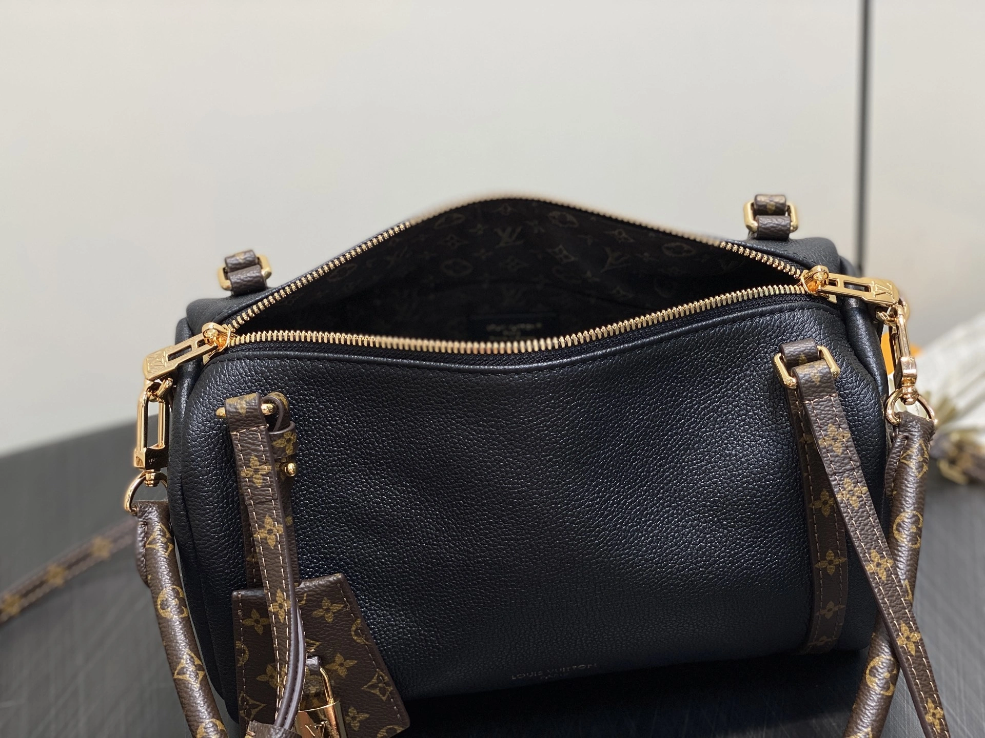 &MOMO-- 8V M26039 high quality version Express Keepall cowhide item:E-B177I0342