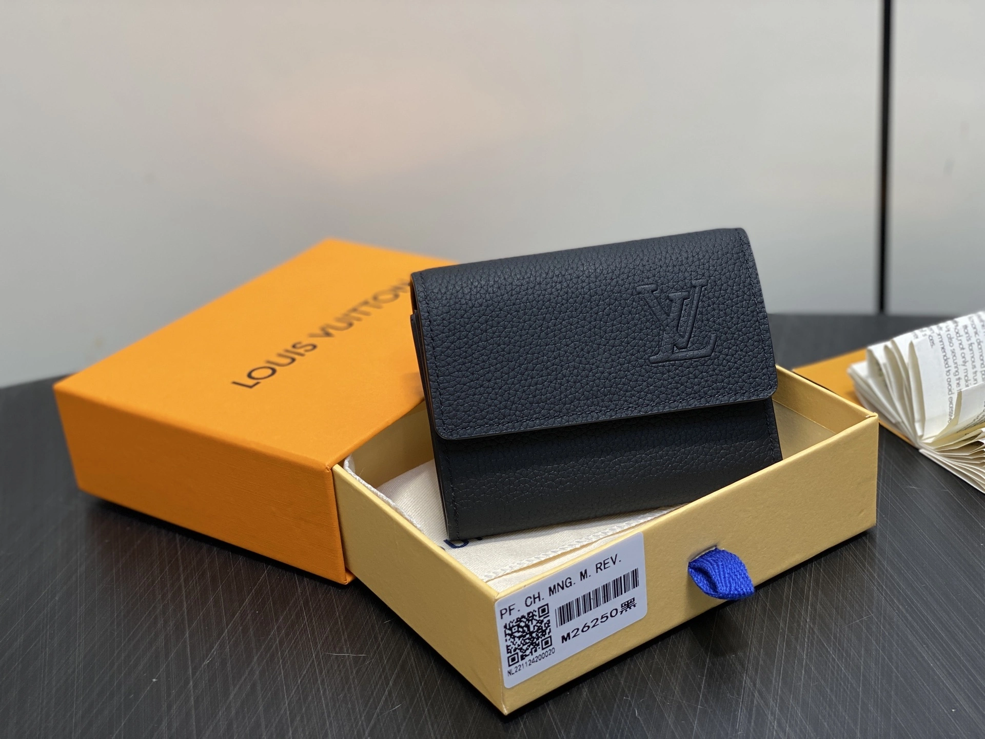 MOMO-- 8V M26250 high quality version Victor Wallet Calfskin item:E-B000J1806