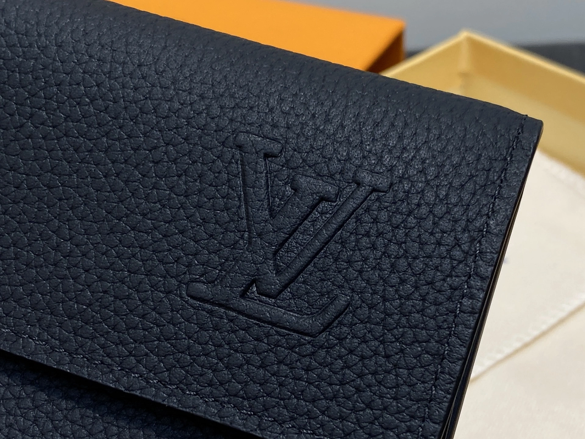 MOMO-- 8V M26250 high quality version Victor Wallet Calfskin item:E-B000J1806