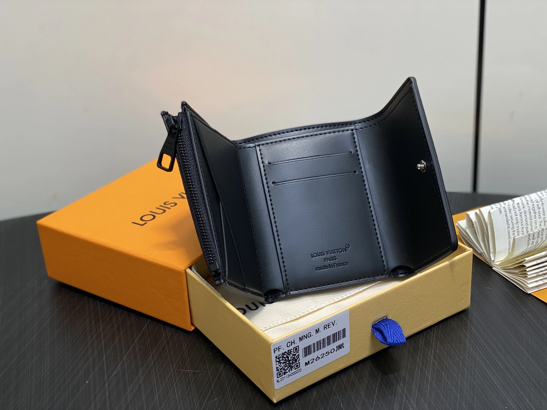 MOMO-- 8V M26250 high quality version Victor Wallet Calfskin item:E-B000J1806