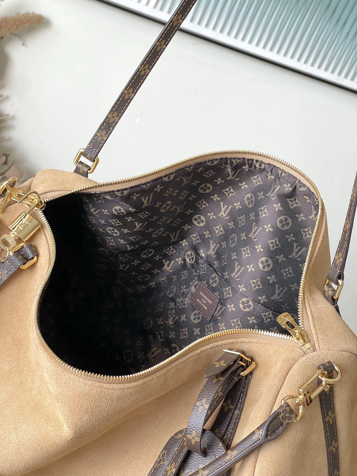 MOMO-- 8V M26451 high quality version Express Travel cowhide item:E-B000I0712