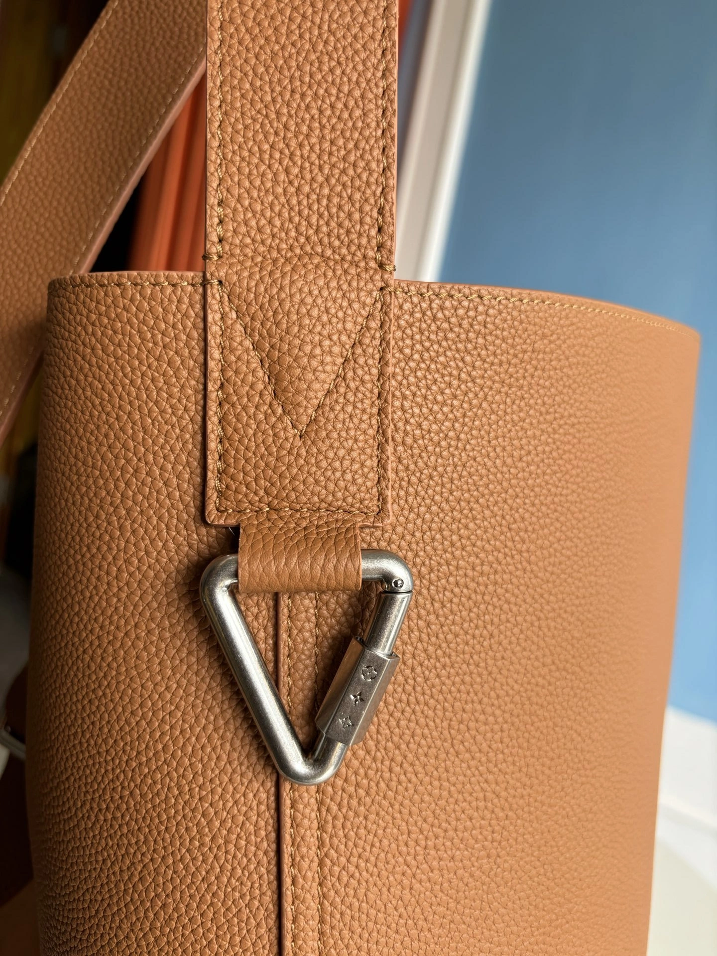 MOMO-- 8V M26745 high quality version Verso Hobo cowhide item:E-B808L1722T