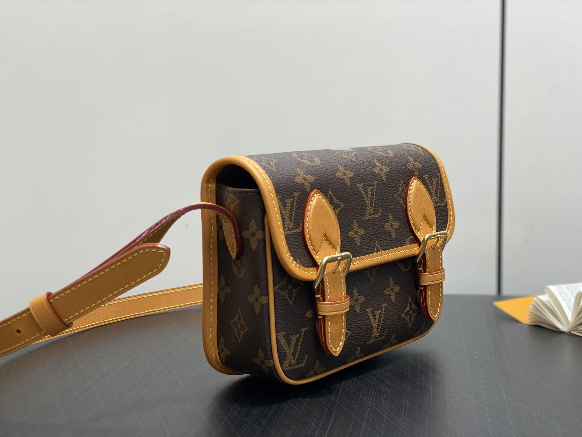 MOMO-- 8V M26805 high quality version Satchel Monogram Archive item:E-B000J1841
