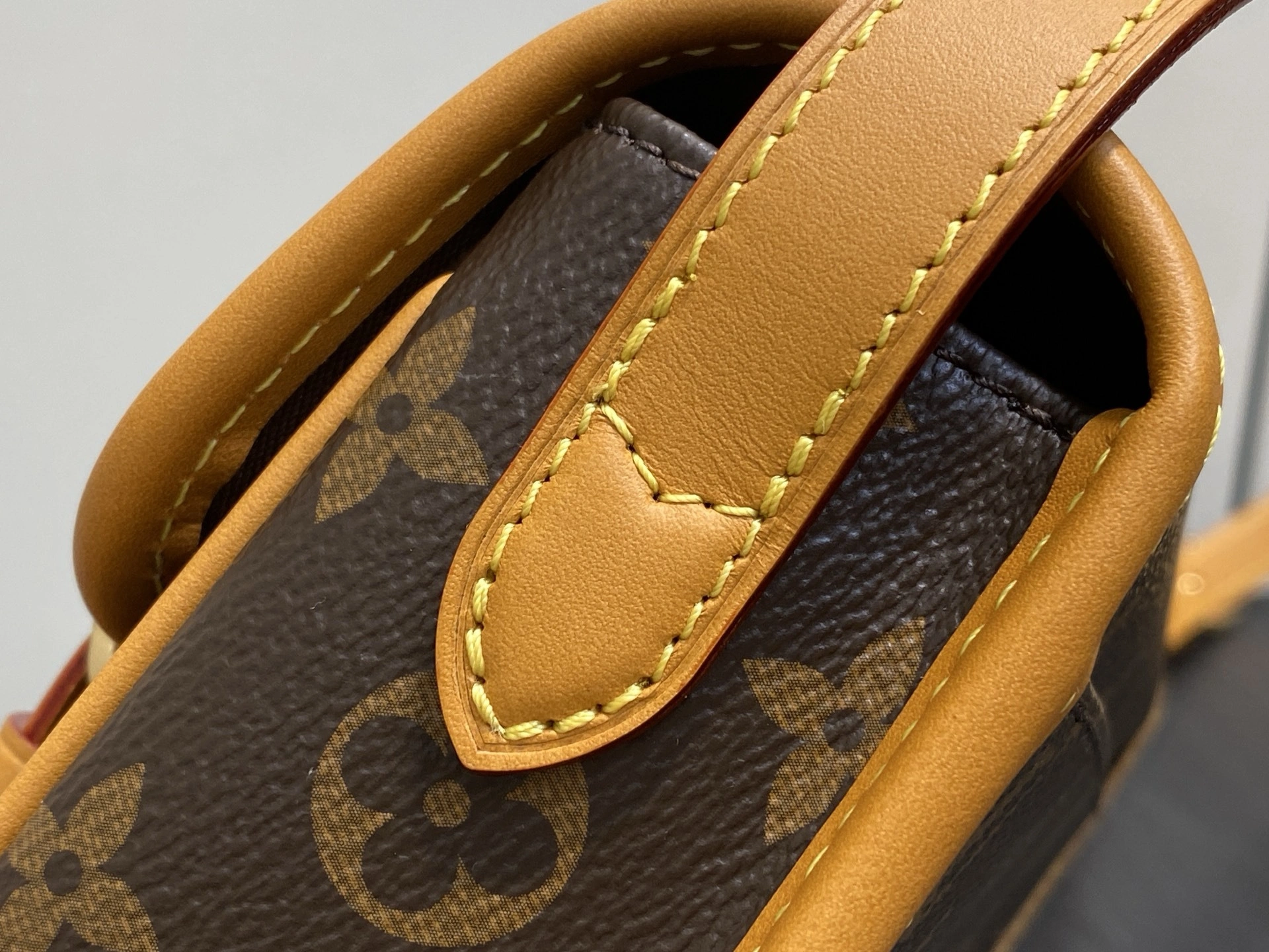 MOMO-- 8V M26805 high quality version Satchel Monogram Archive item:E-B000J1841