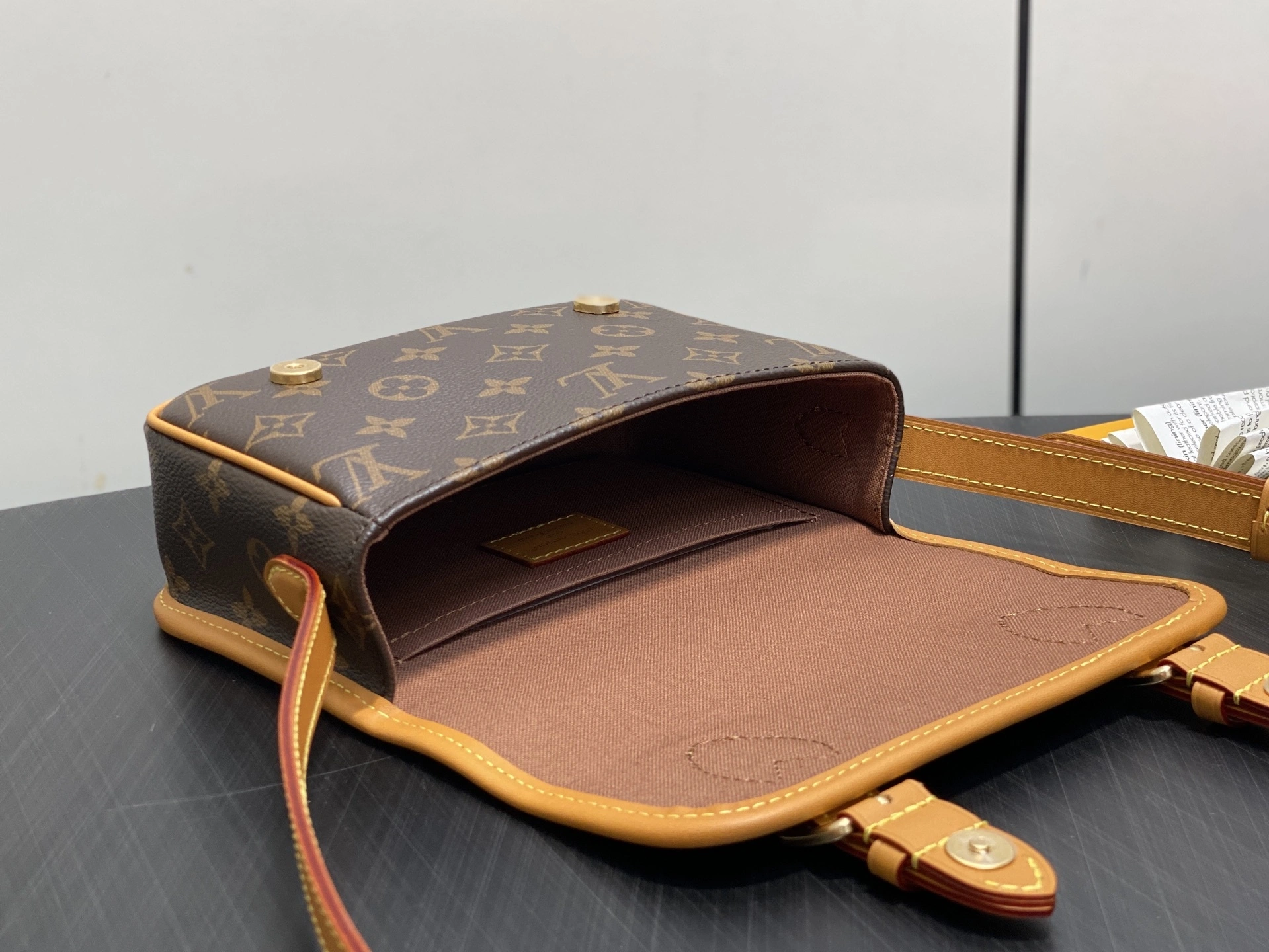 MOMO-- 8V M26805 high quality version Satchel Monogram Archive item:E-B000J1841