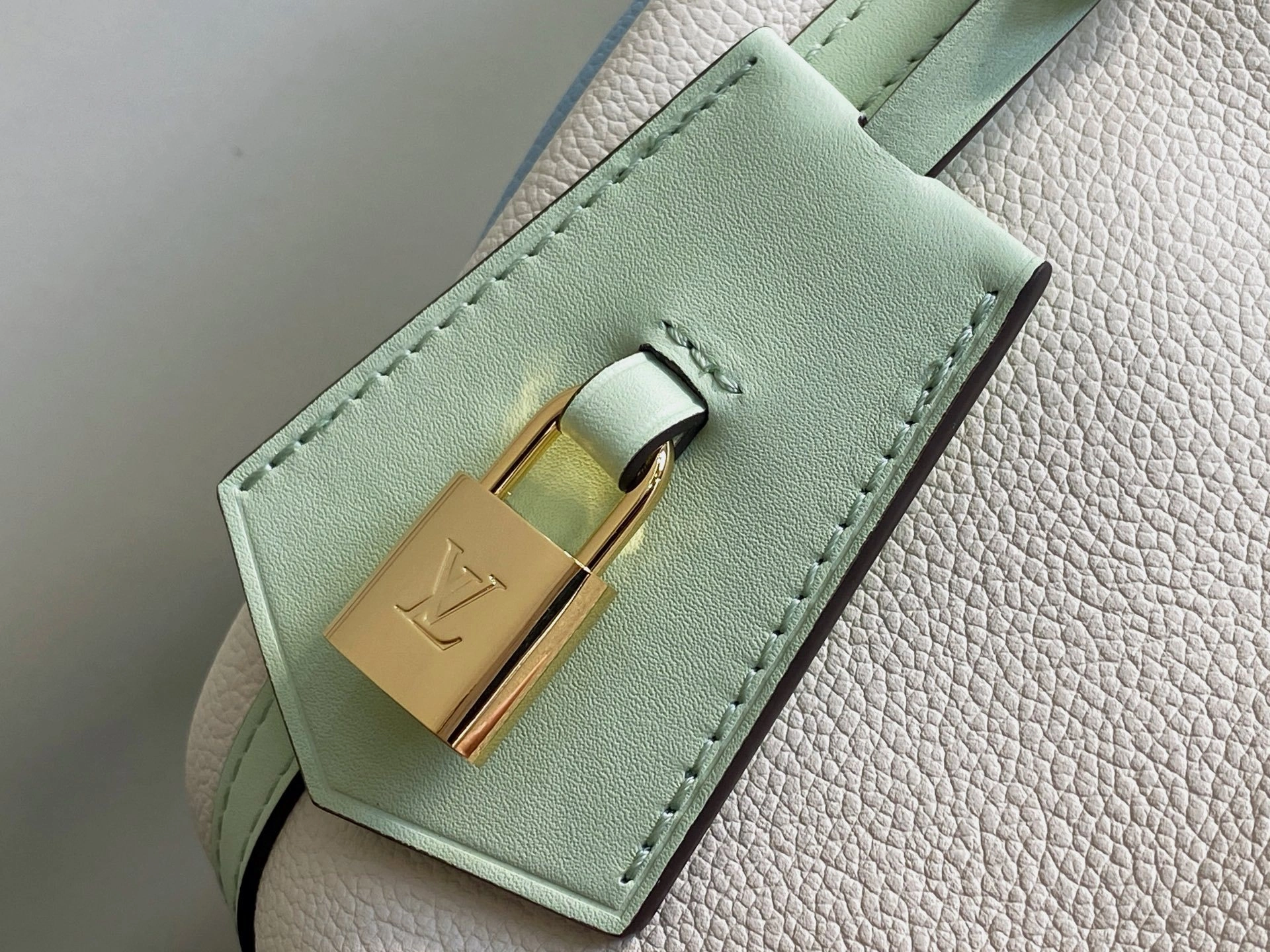 MOMO-- 8V M26905 high quality version Express cowhide item:E-B177I0713