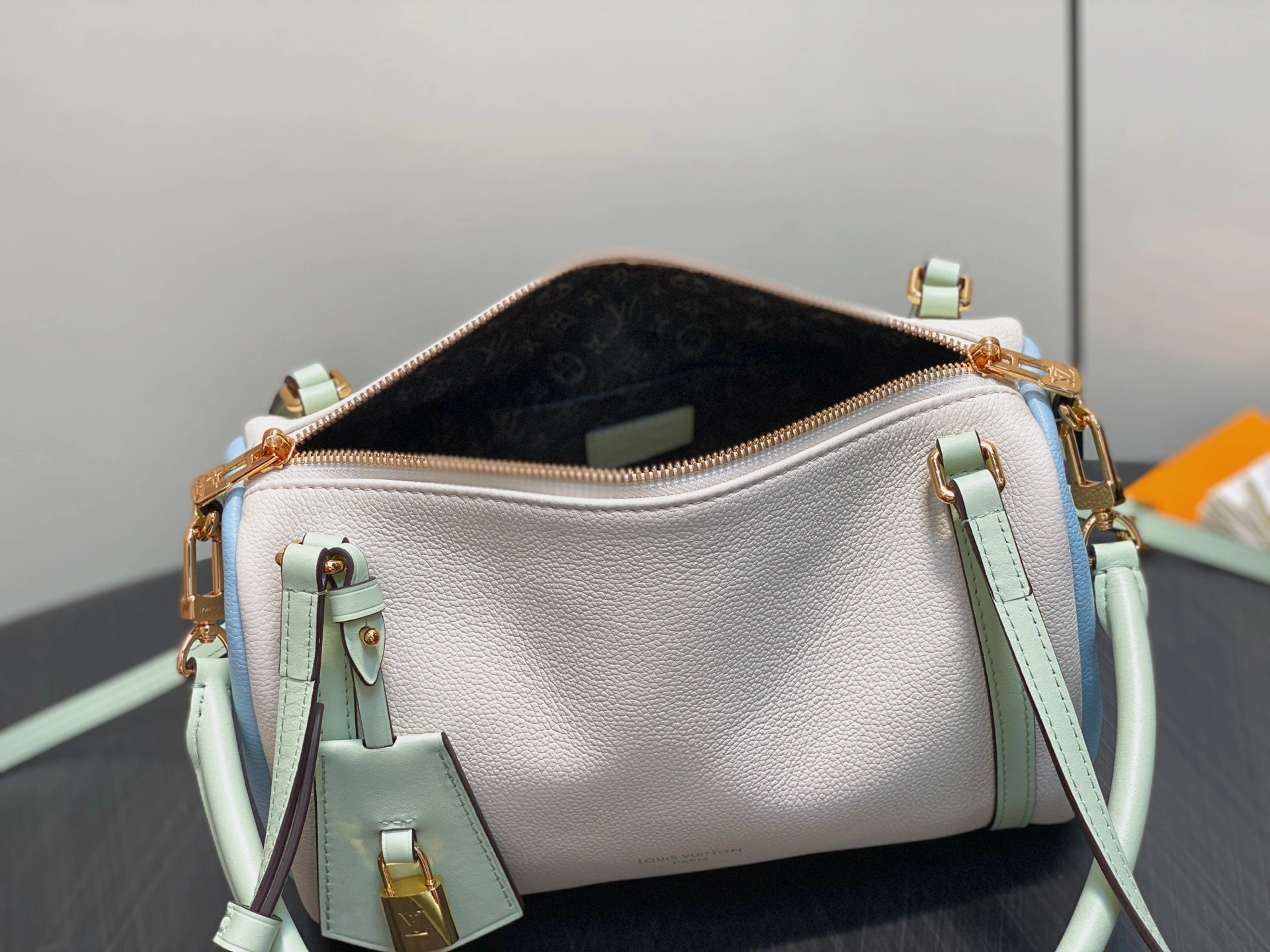MOMO-- 8V M26905 high quality version Express cowhide item:E-B177I0713