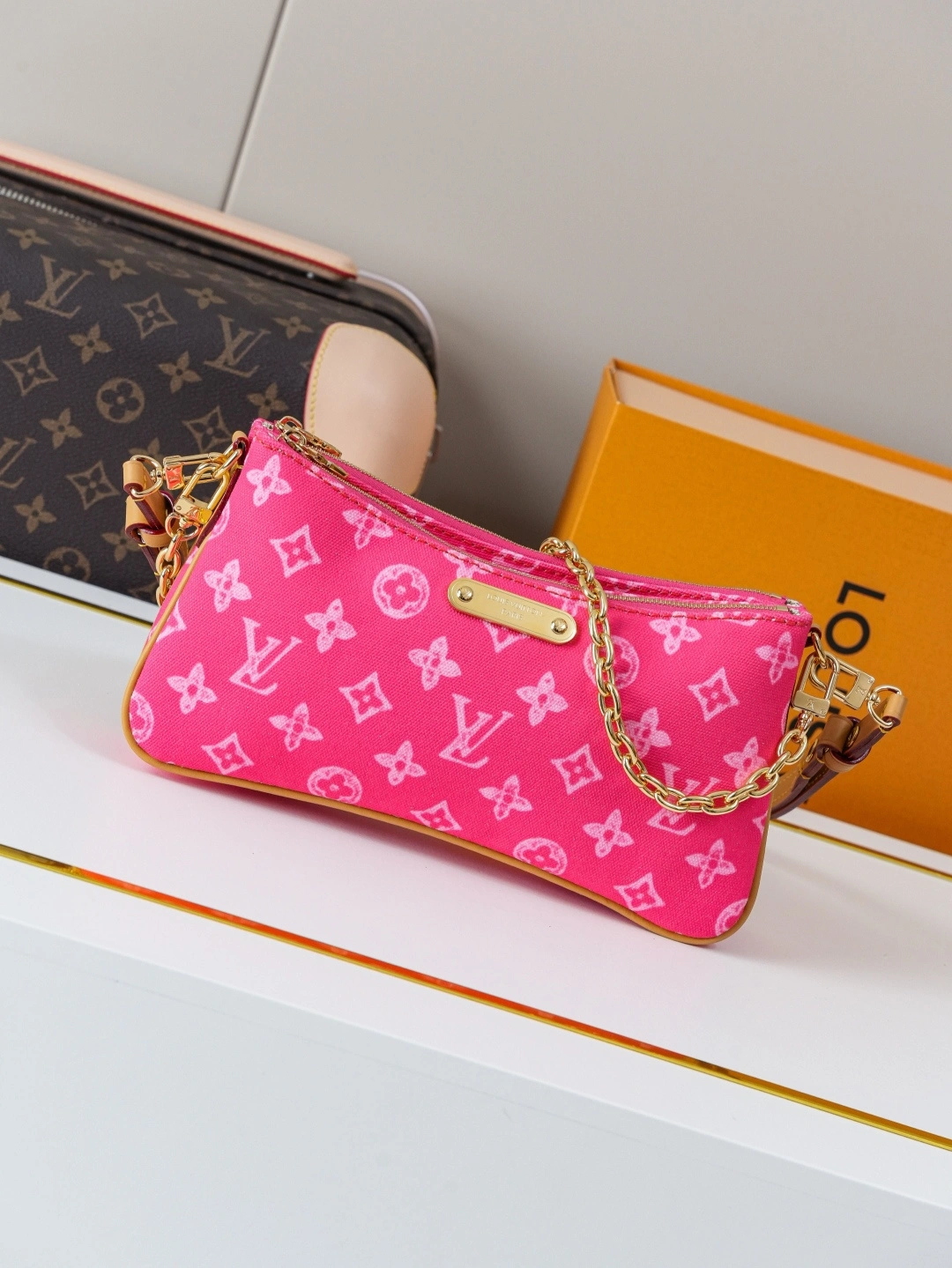 MOMO-- 8V M27719 high quality version cowhide item:F-B000A1521