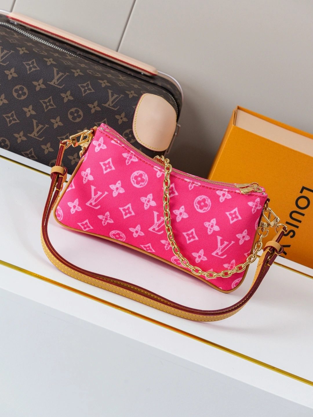 MOMO-- 8V M27719 high quality version cowhide item:F-B000A1521