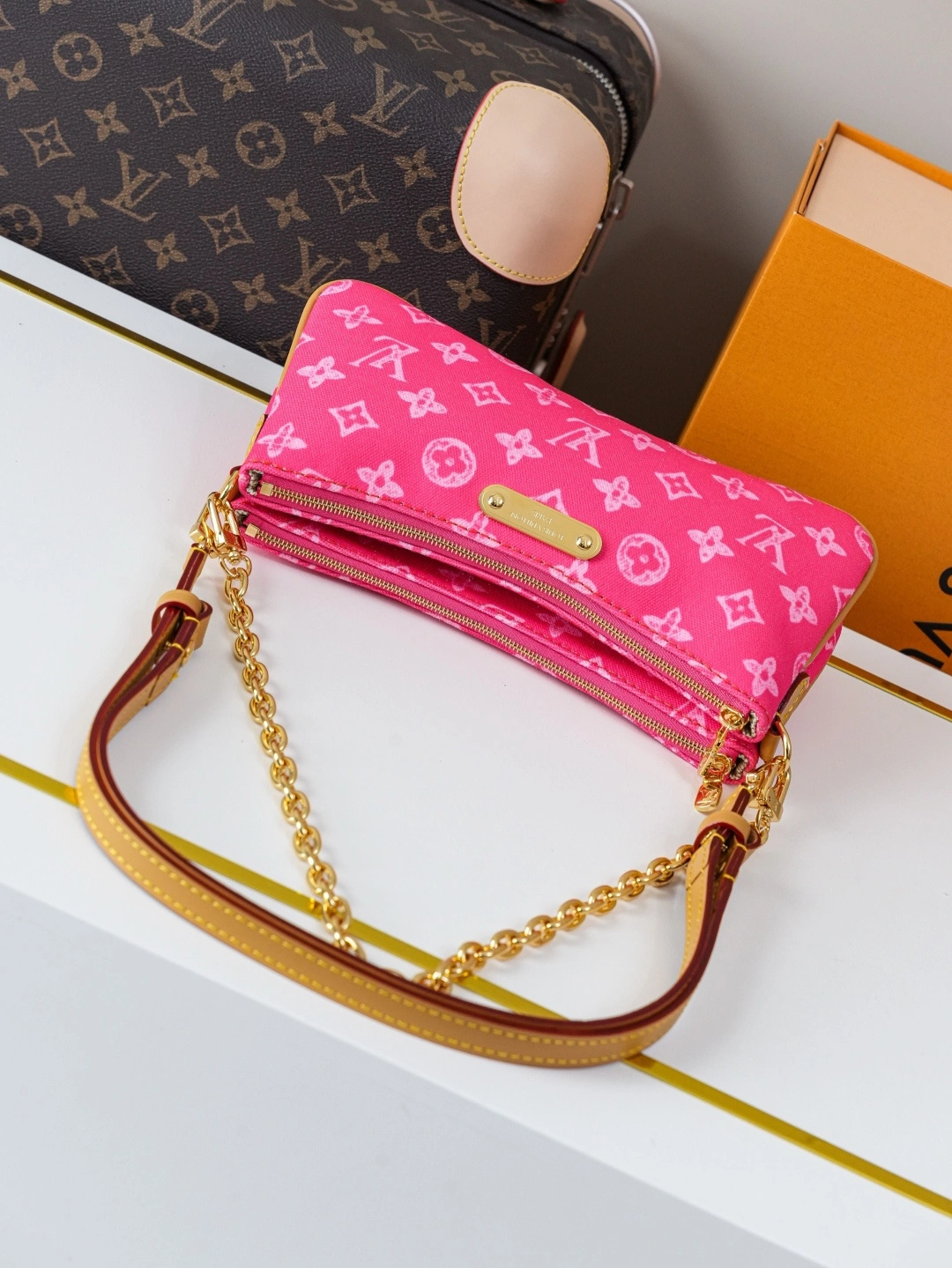 MOMO-- 8V M27719 high quality version cowhide item:F-B000A1521