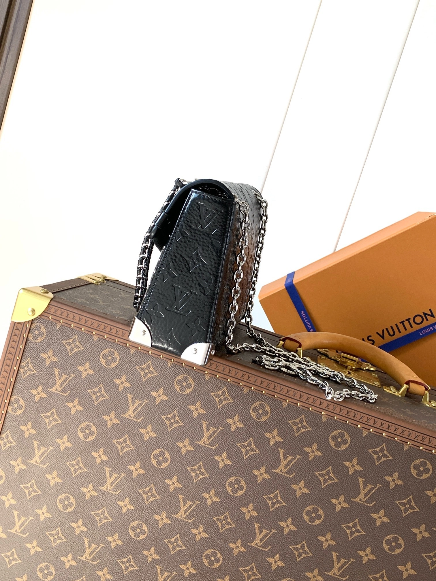 MOMO-- 8V M28137 high quality version Trunkie cowhide item:F-B118A0927