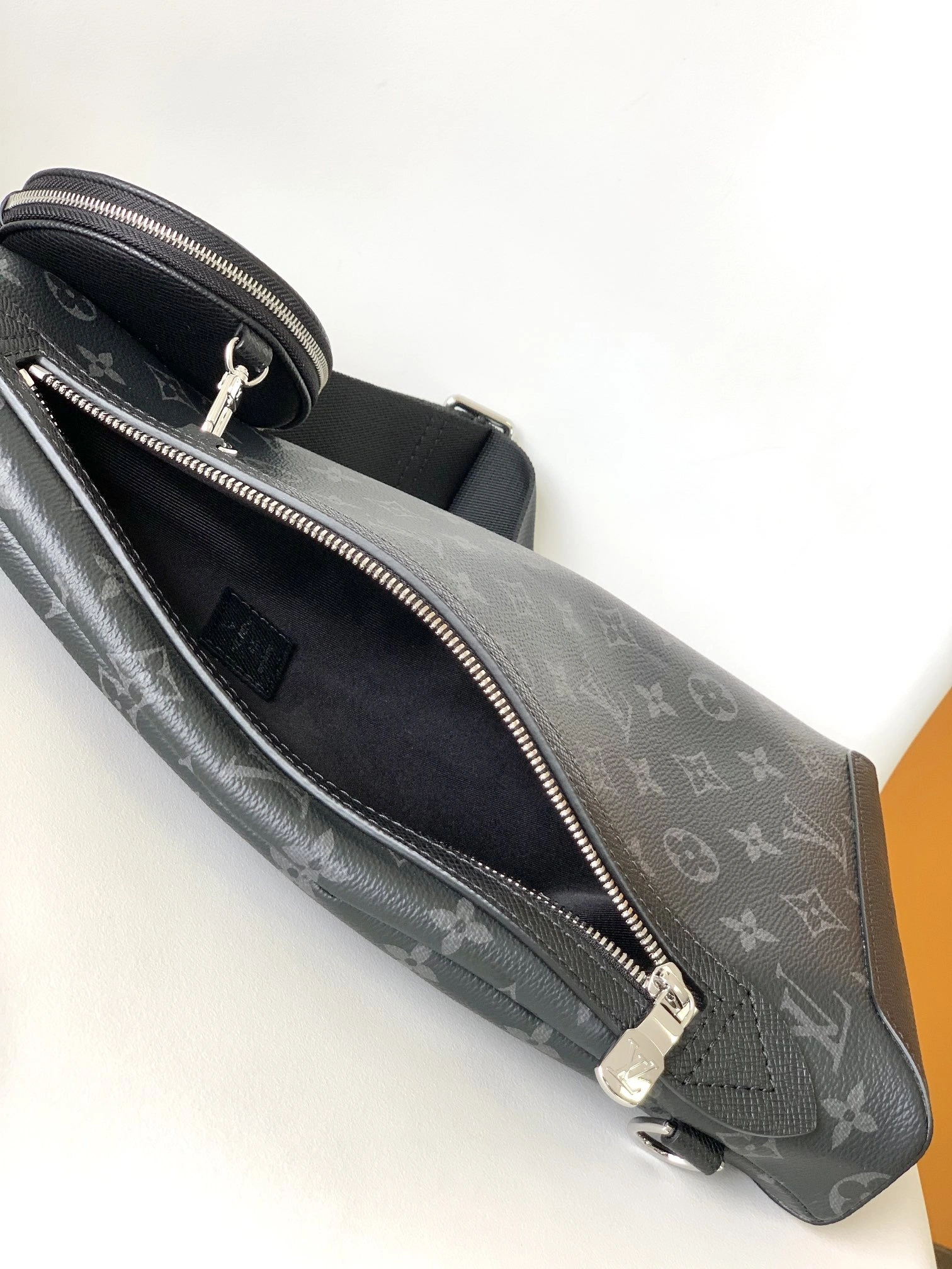 MOMO-- 8V M30936 high quality version Duo cowhide item:F-B000A1418