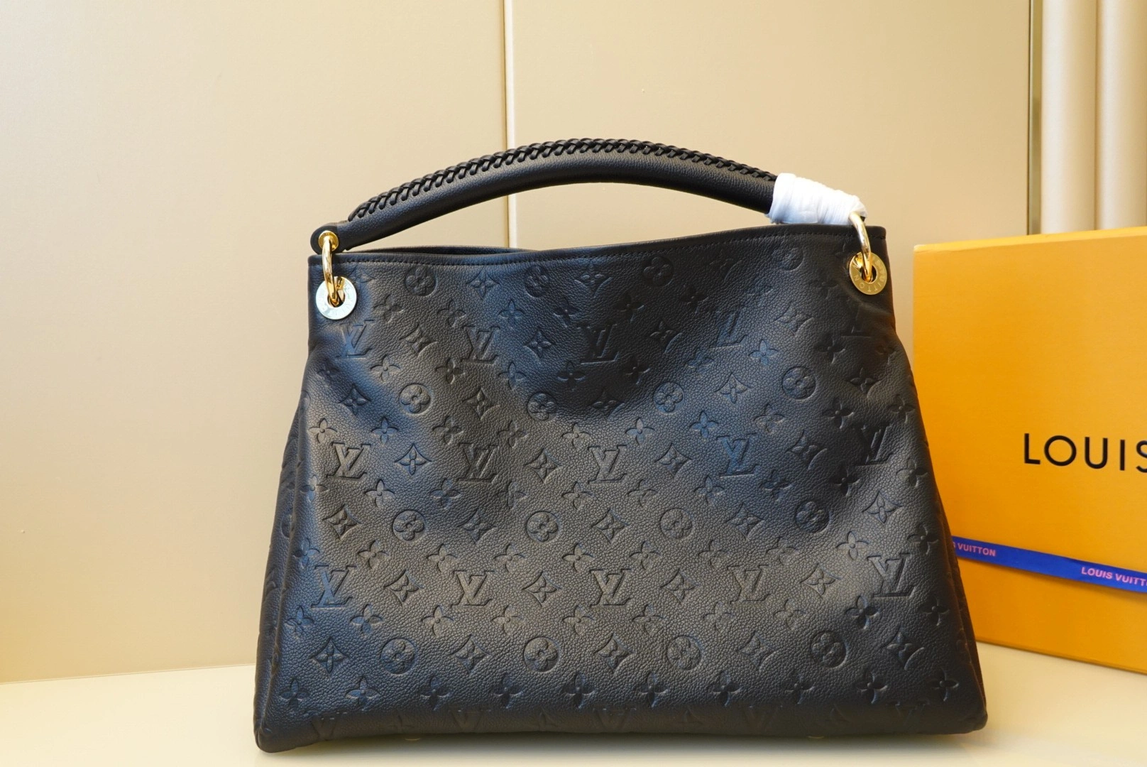 MOMO-- 8V M41066 high quality version ARTSY item:E-B000C0588