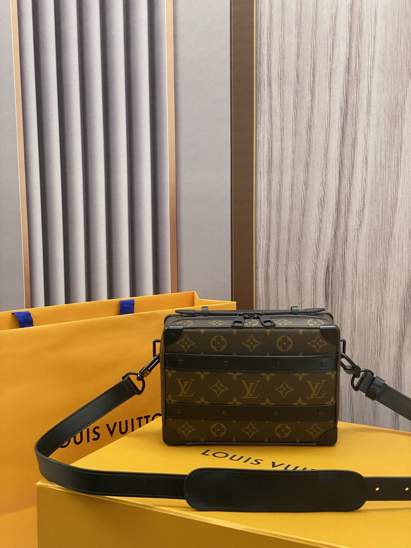 MOMO-- 8V M45935 high quality version Handle Soft Trunk item:E-B808A1234