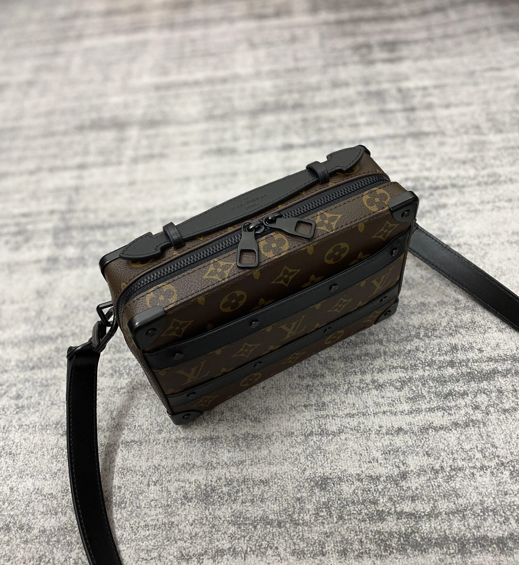 MOMO-- 8V M45935 high quality version Handle Soft Trunk item:E-B808A1234