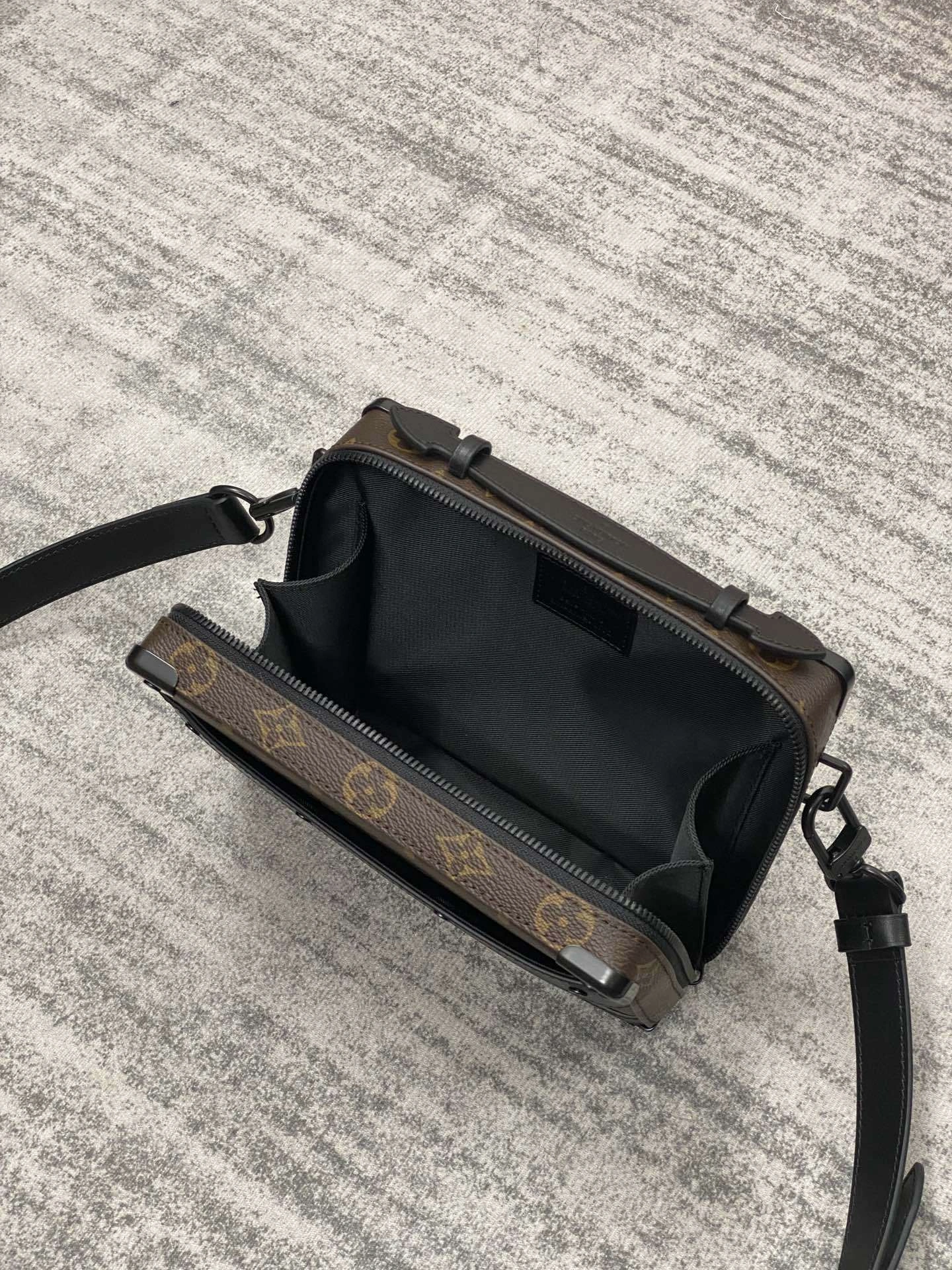 MOMO-- 8V M45935 high quality version Handle Soft Trunk item:E-B808A1234