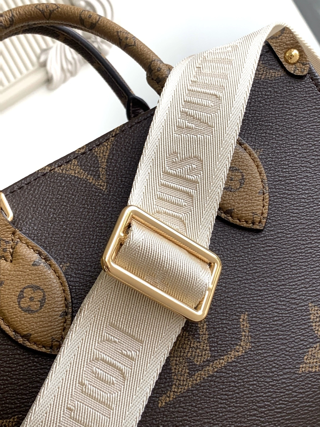 MOMO-- 8V M46373 high quality version 𝐎𝐧𝐓𝐡𝐞𝐆𝐨 item:E-B177I2037