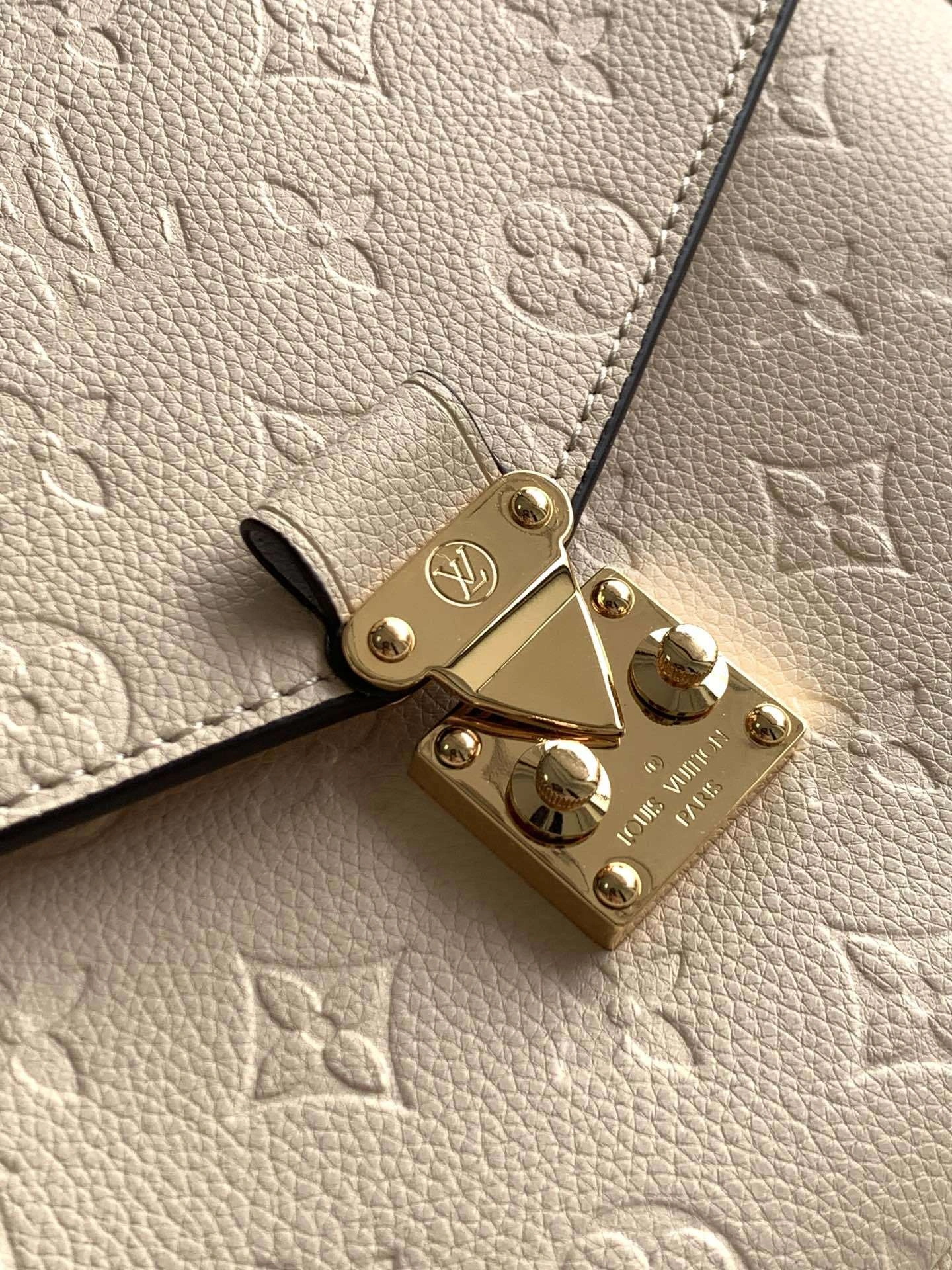&MOMO-- 8V M46552 high quality version Pochette Métis cowhide item:E-B000C0598