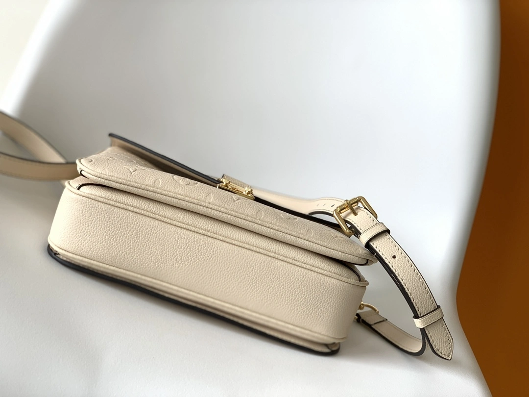 &MOMO-- 8V M46552 high quality version Pochette Métis cowhide item:E-B000C0598