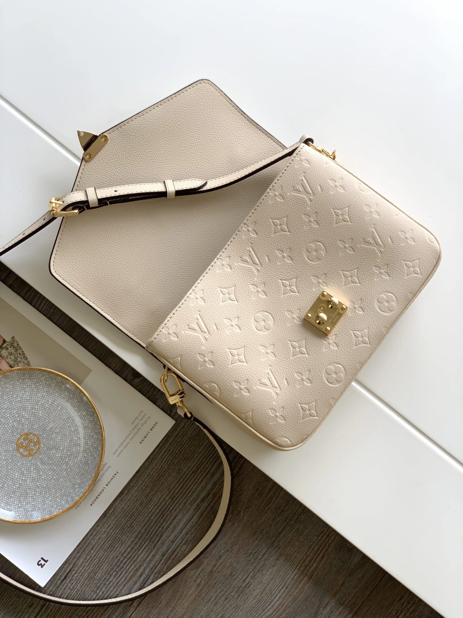 &MOMO-- 8V M46552 high quality version Pochette Métis cowhide item:E-B000C0598