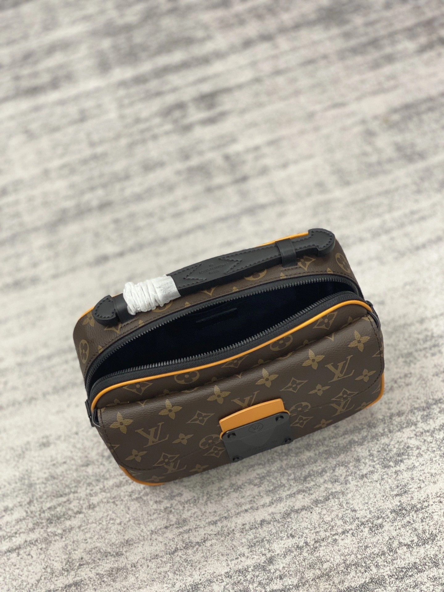 MOMO-- 8V M46688 item:D-B808E2740