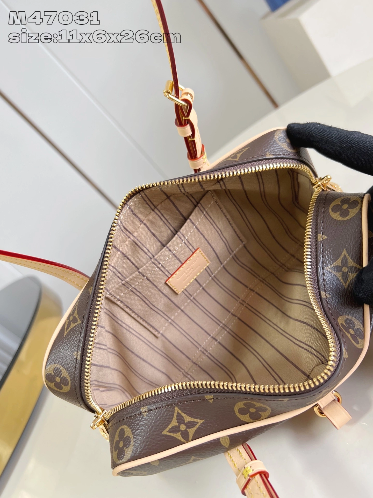 MOMO-- 8V M47031 high quality version Cité item:F-B000B0255
