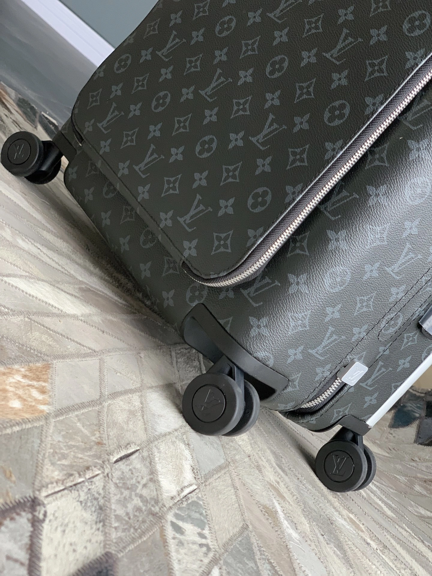 MOMO-- 8V M47181 high quality version item:E-B000J2302H