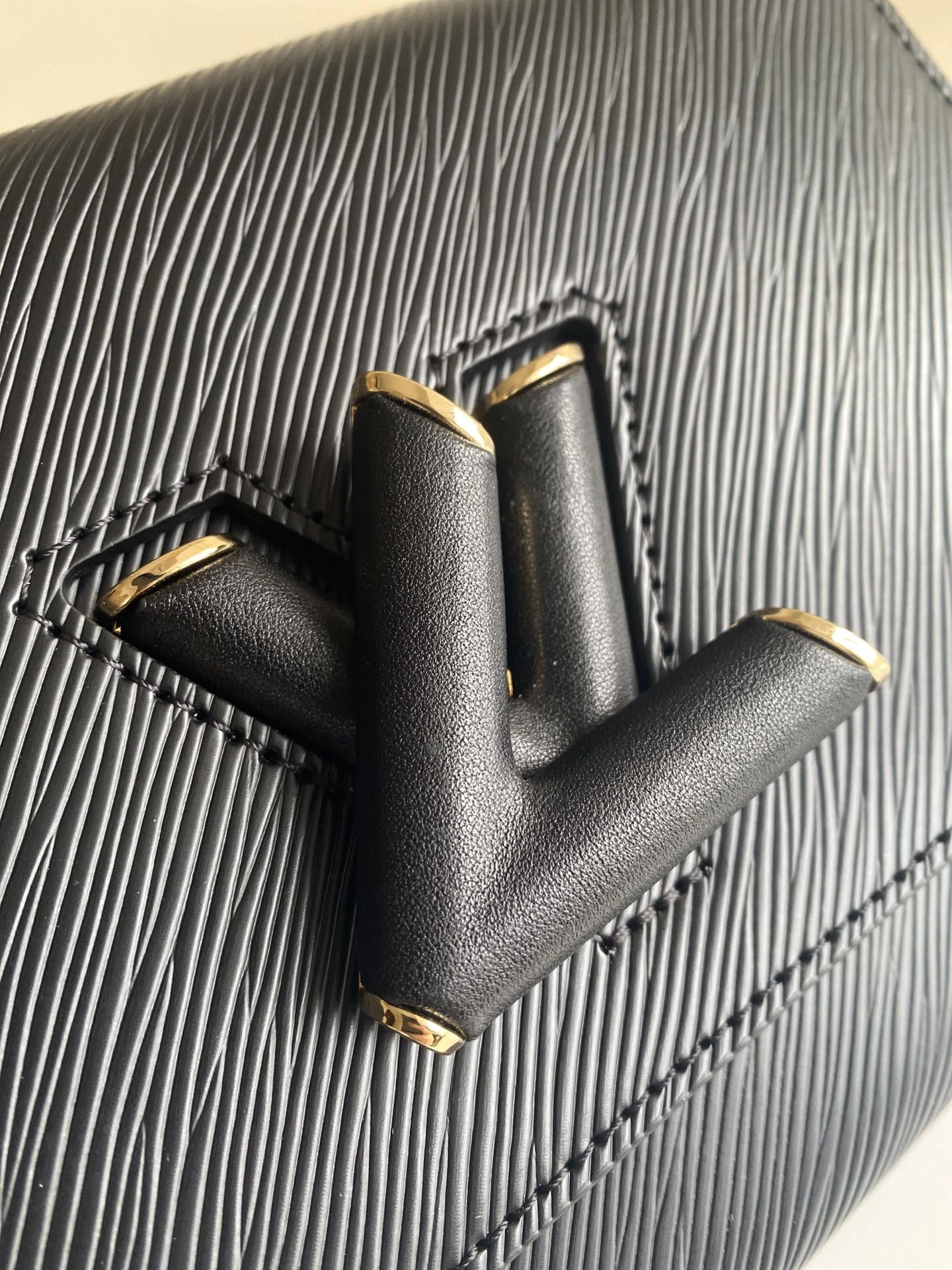 MOMO-- 8V M57517 high quality version Twist item:E-B000C0519