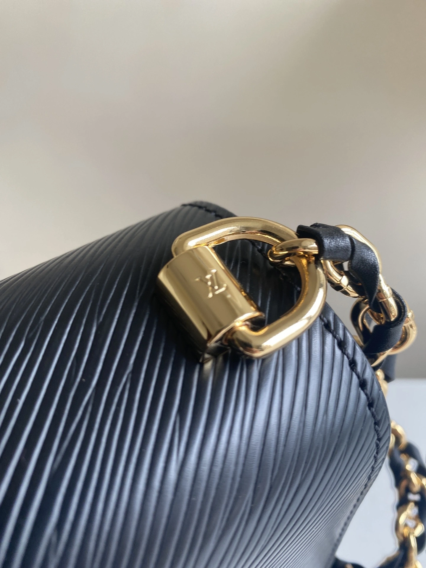MOMO-- 8V M57517 high quality version Twist item:E-B000C0519