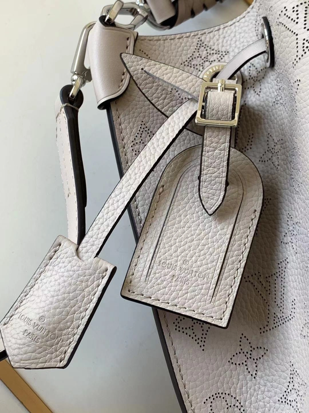MOMO-- 8V M57526 high quality version Calfskin Muria item:E-B063C0531