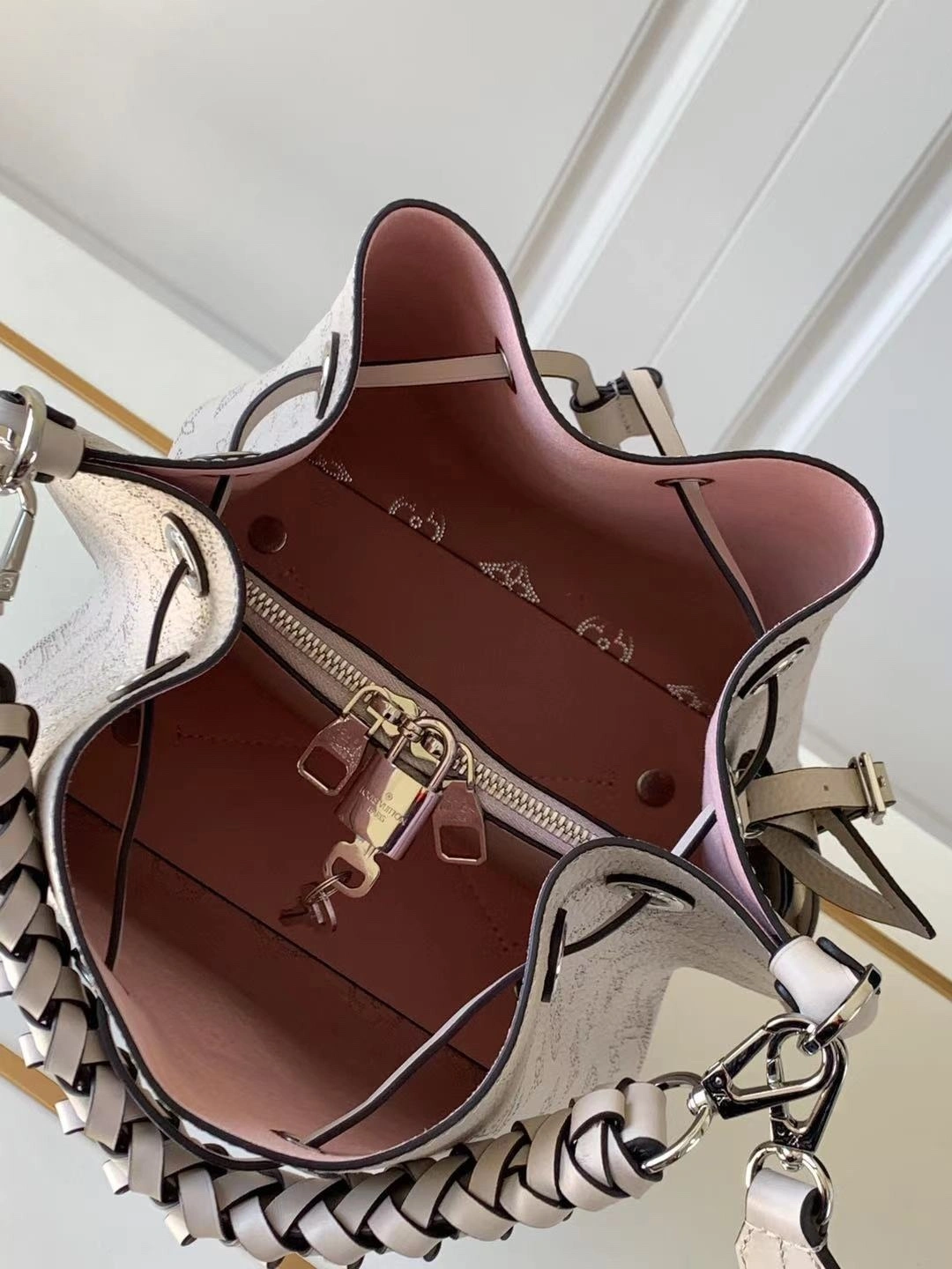 MOMO-- 8V M57526 high quality version Calfskin Muria item:E-B063C0531