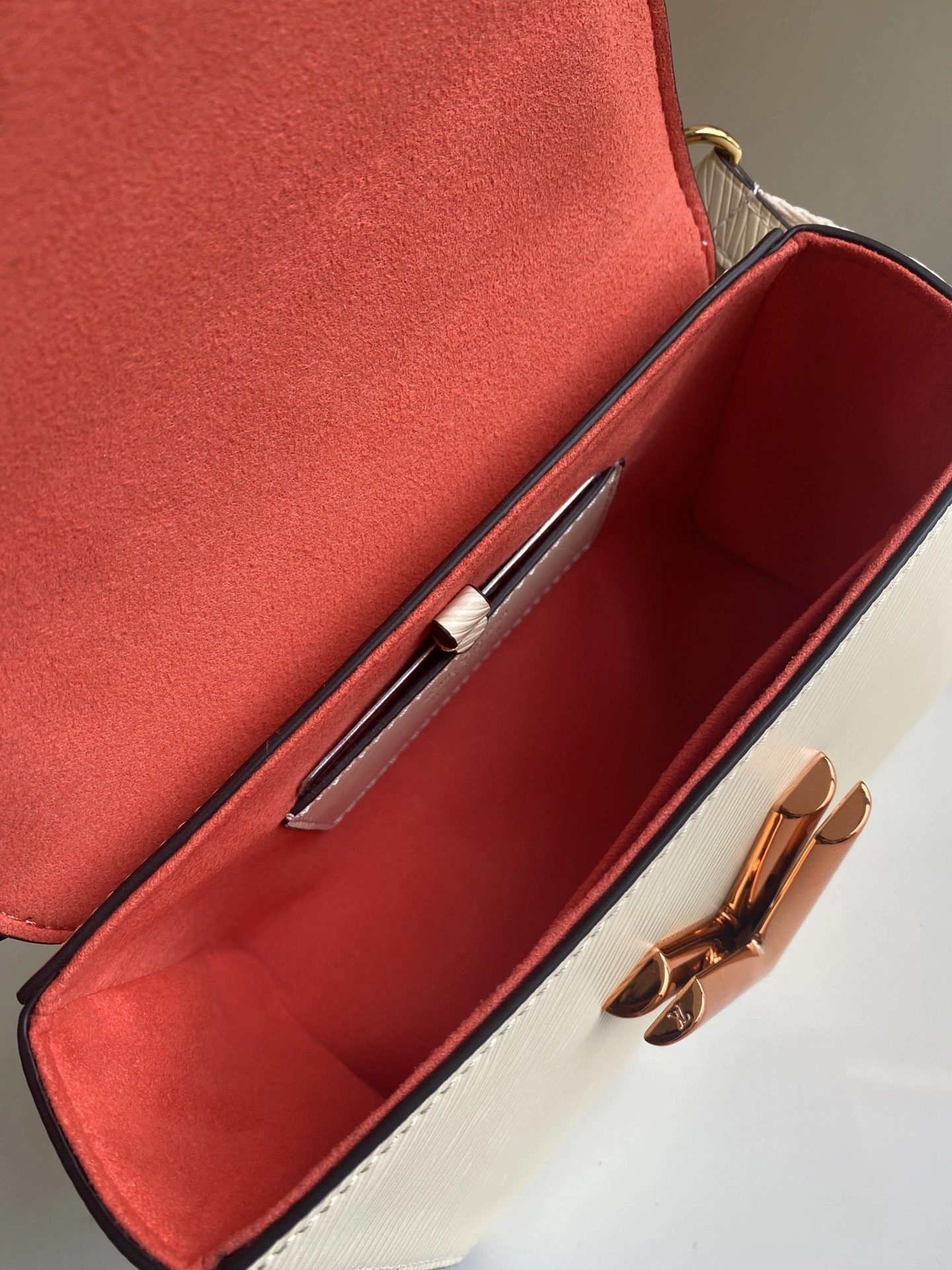 MOMO-- 8V M59687 high quality version Twist item:E-B000C0507
