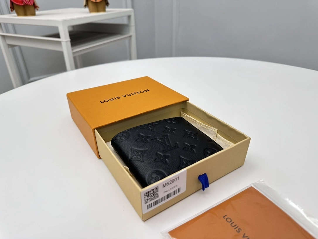 MOMO-- 8V M62901 Multiple Calfskin item:D-B063G2201