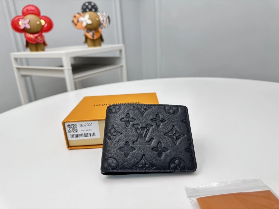 MOMO-- 8V M62901 Multiple Calfskin item:D-B063G2201