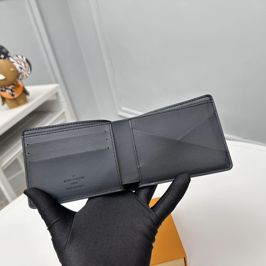 MOMO-- 8V M62901 Multiple Calfskin item:D-B063G2201
