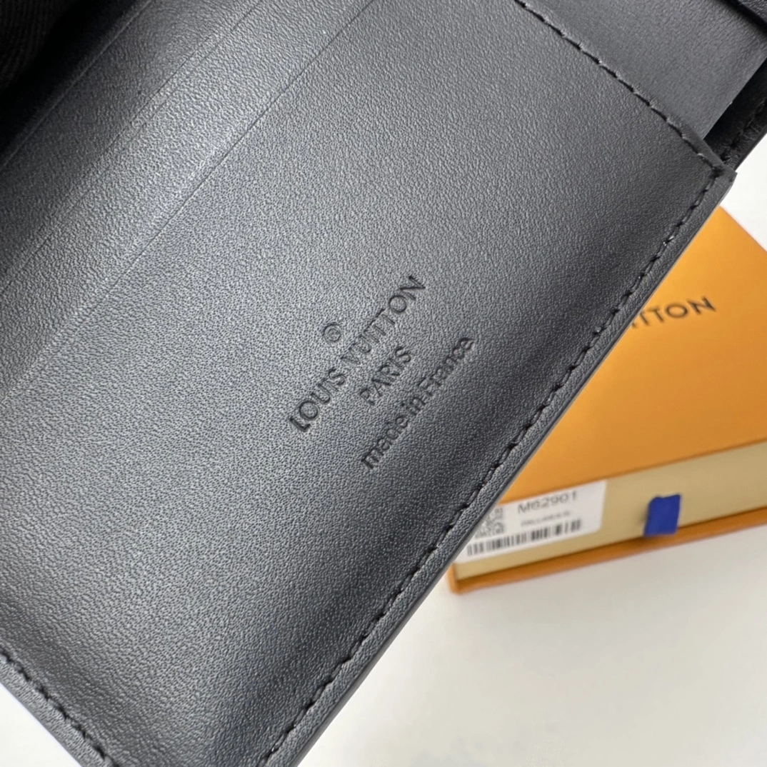 MOMO-- 8V M62901 Multiple Calfskin item:D-B063G2201