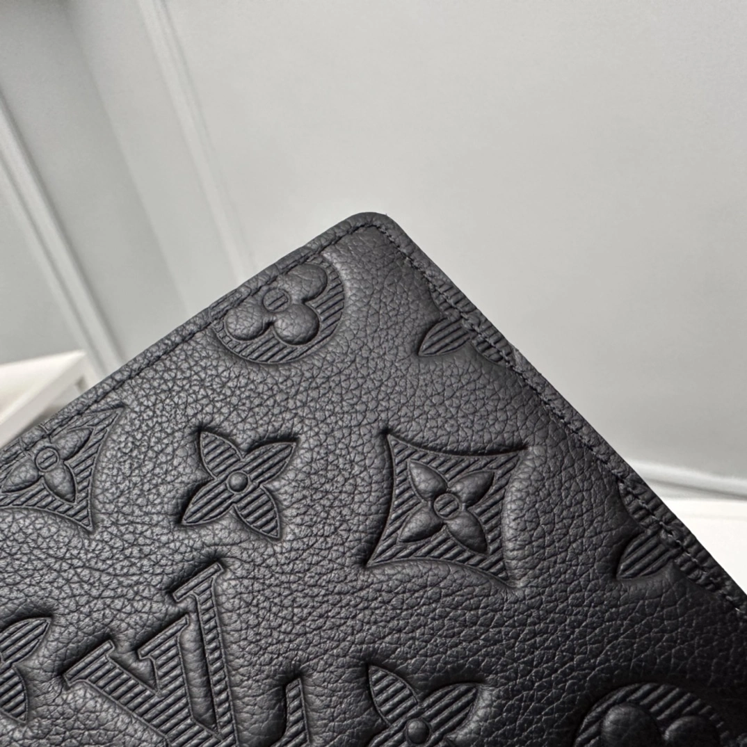MOMO-- 8V M62901 Multiple Calfskin item:D-B063G2201