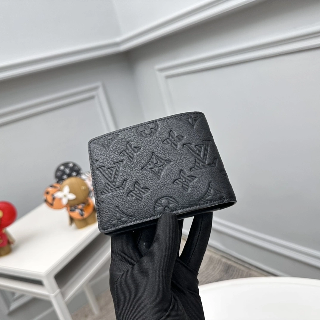 MOMO-- 8V M62901 Multiple Calfskin item:D-B063G2201