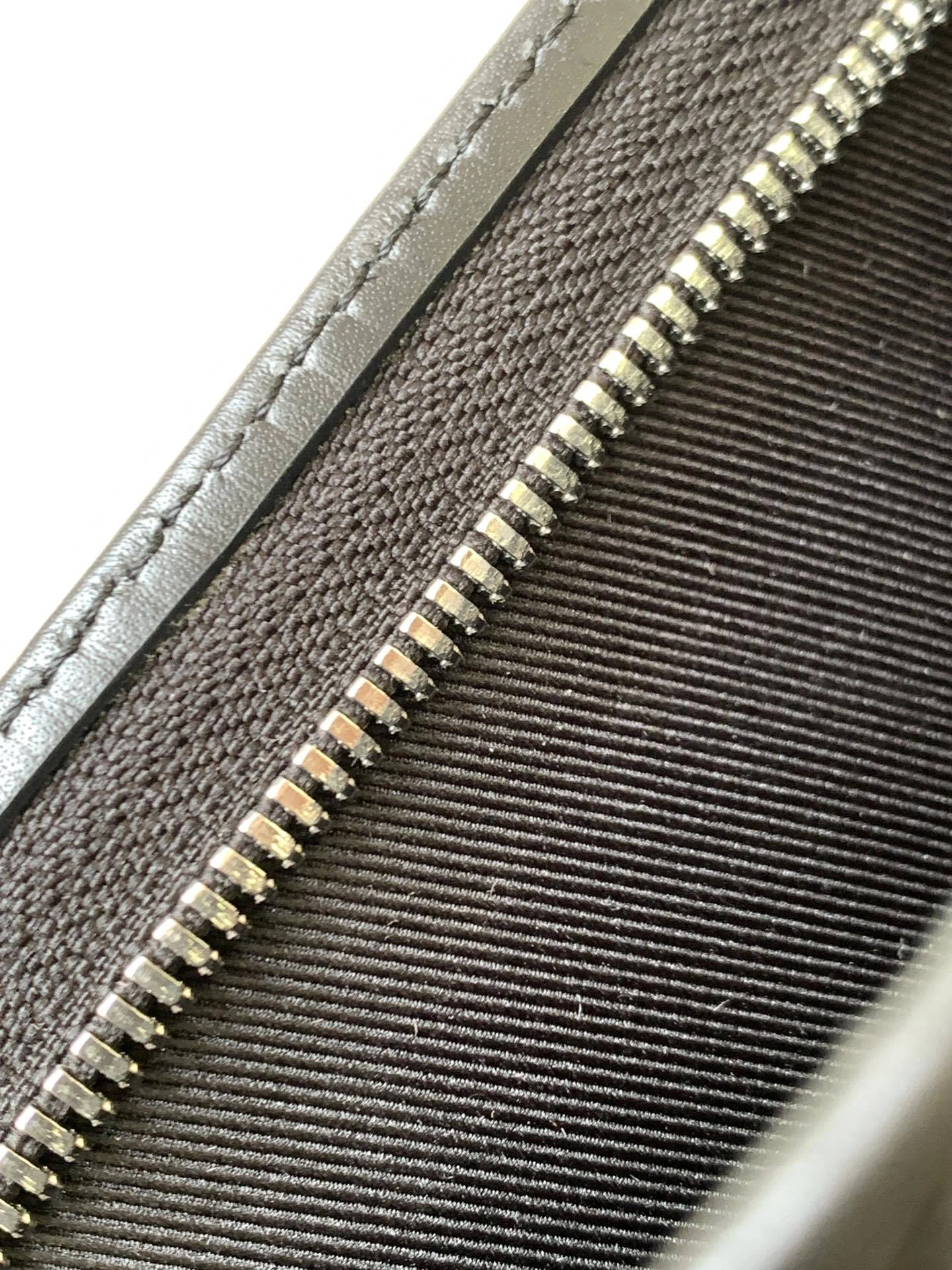 MOMO-- 8V M81753 high quality version Gaston Wearable Wallet item:E-B225C0202