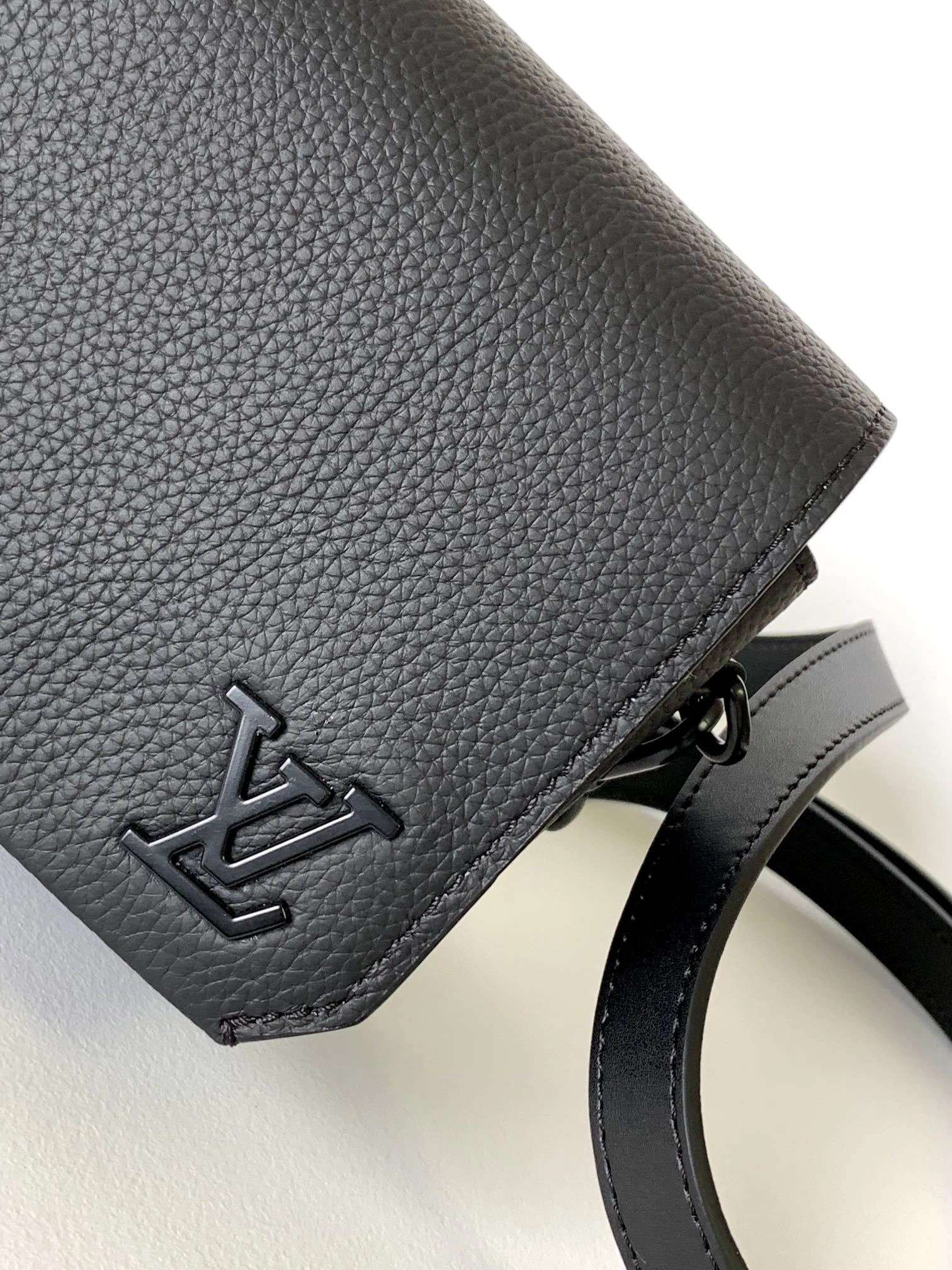 MOMO-- 8V M82085 high quality version cowhide item:E-B330A1499H
