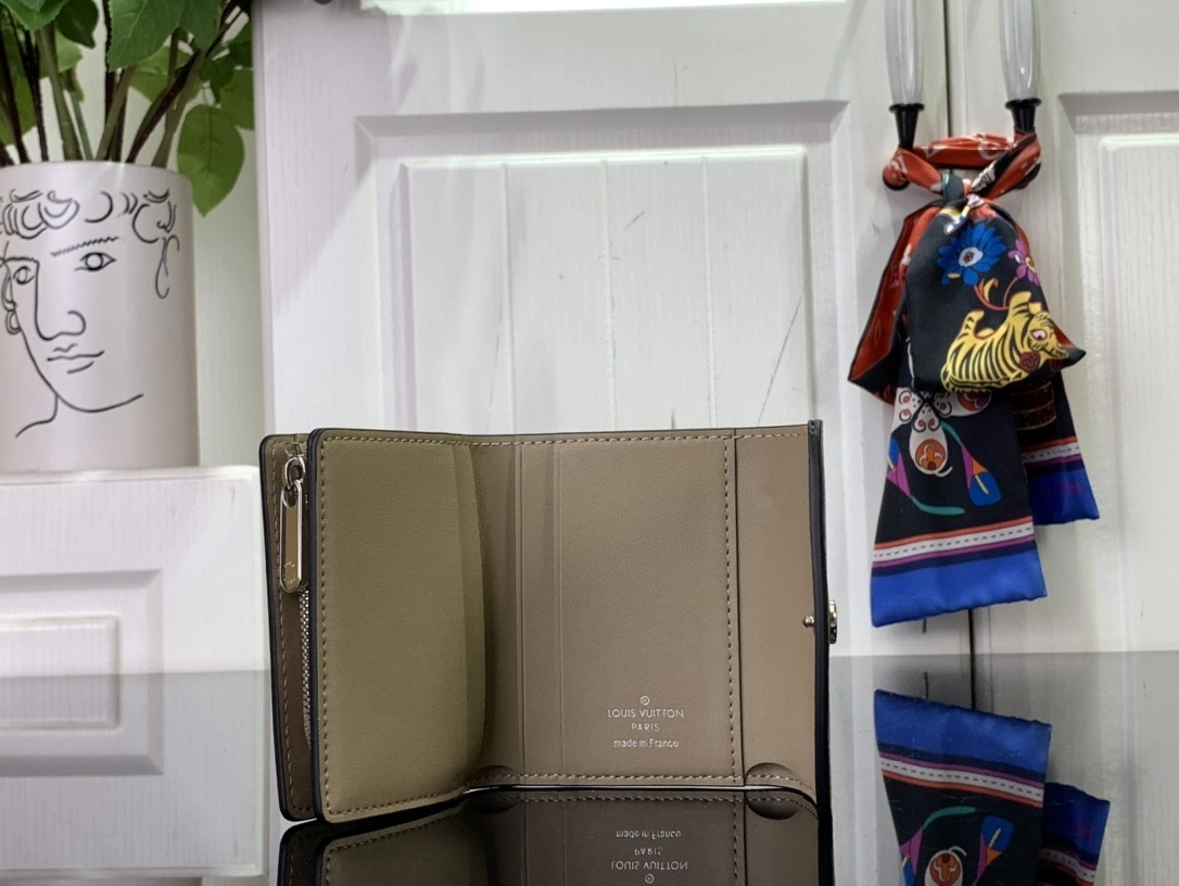 MOMO-- 8V M82437 Iris XS Calfskin item:D-B174G2117