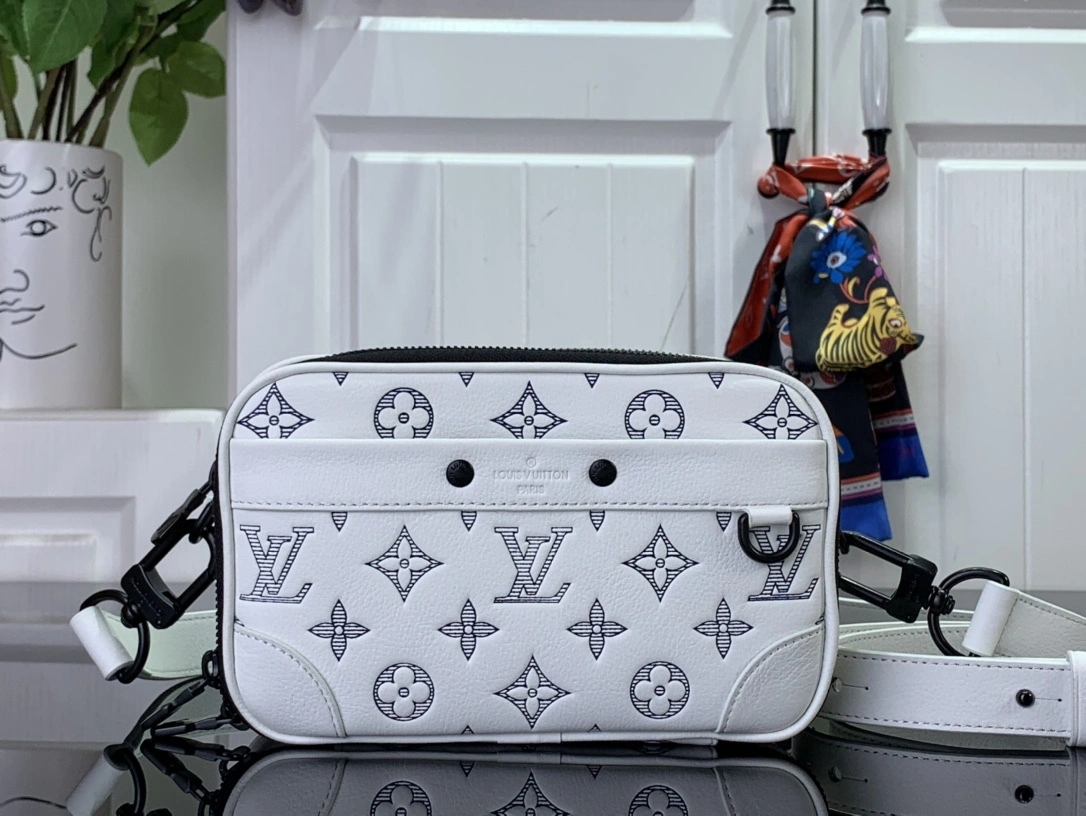 MOMO-- 8V M83383 Alpha cowhide item:D-B174E2727