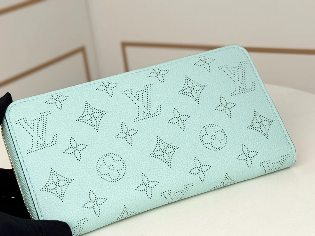 MOMO-- 8V M83489 Calfskin item:D-B000G2133