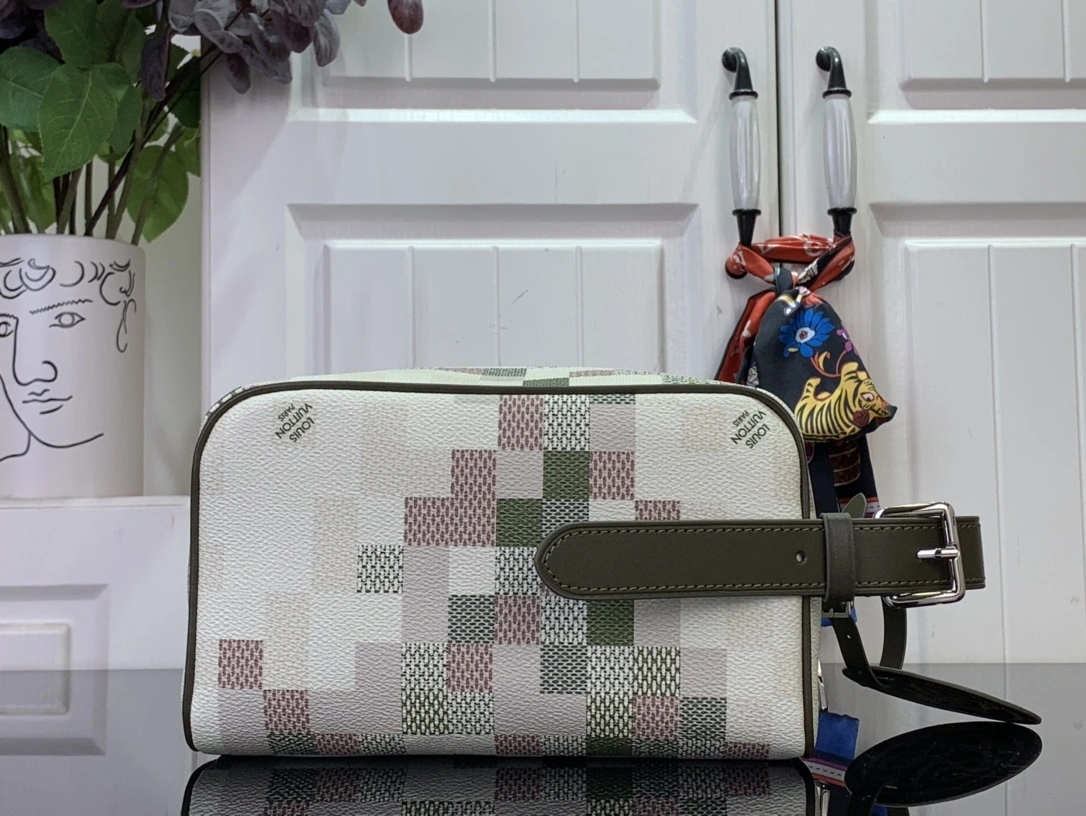 MOMO-- 8V N00112 high quality version Locker Dopp Kit item:E-B063B2347