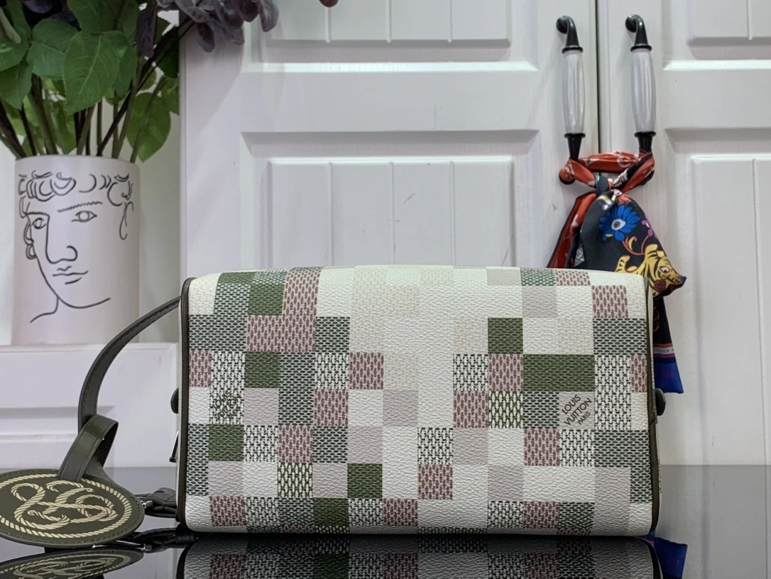 MOMO-- 8V N00112 high quality version Locker Dopp Kit item:E-B063B2347