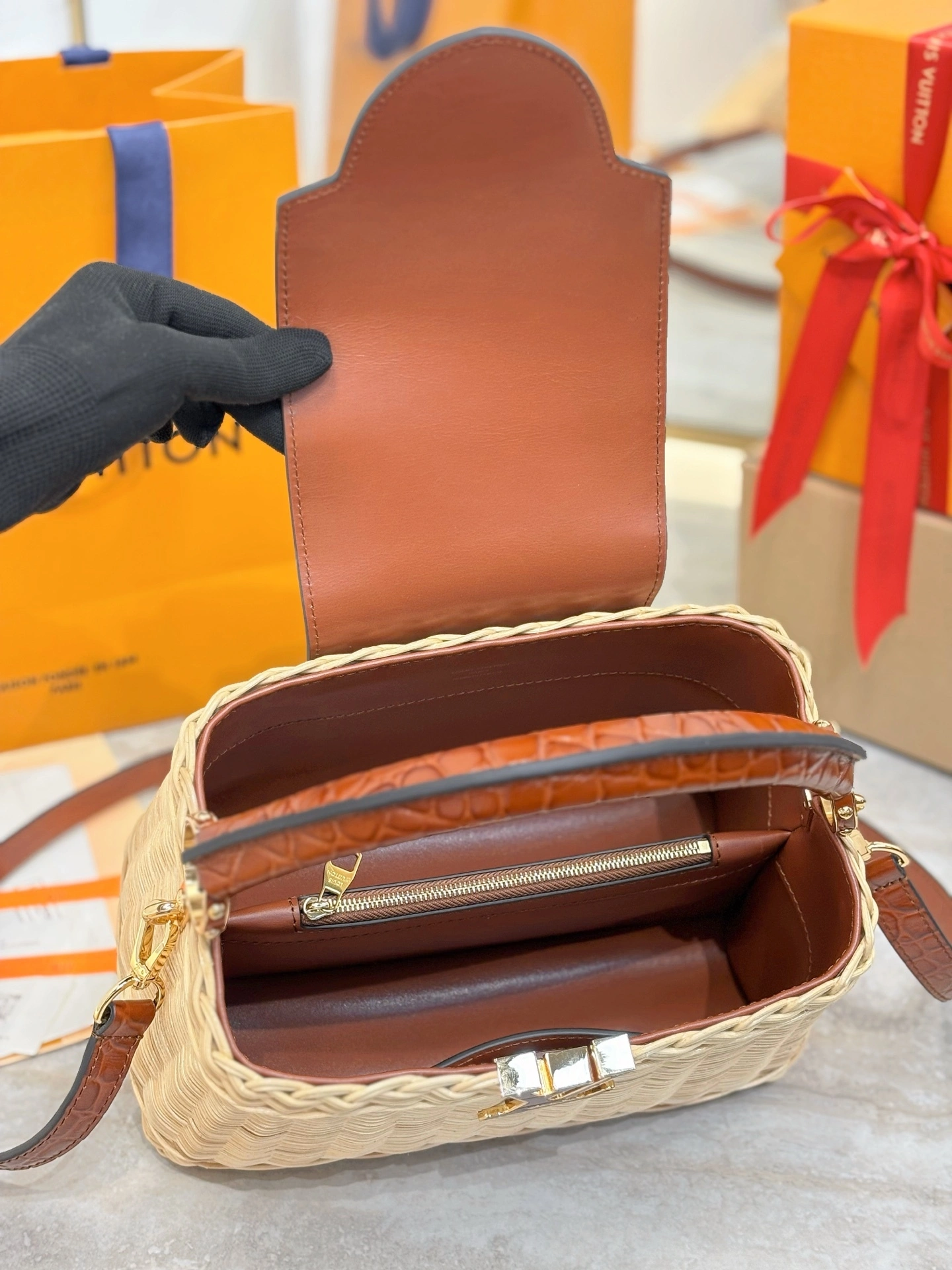 MOMO-- 8V N85481 high quality version CAPUCINES BB cowhide item:E-B000I0710