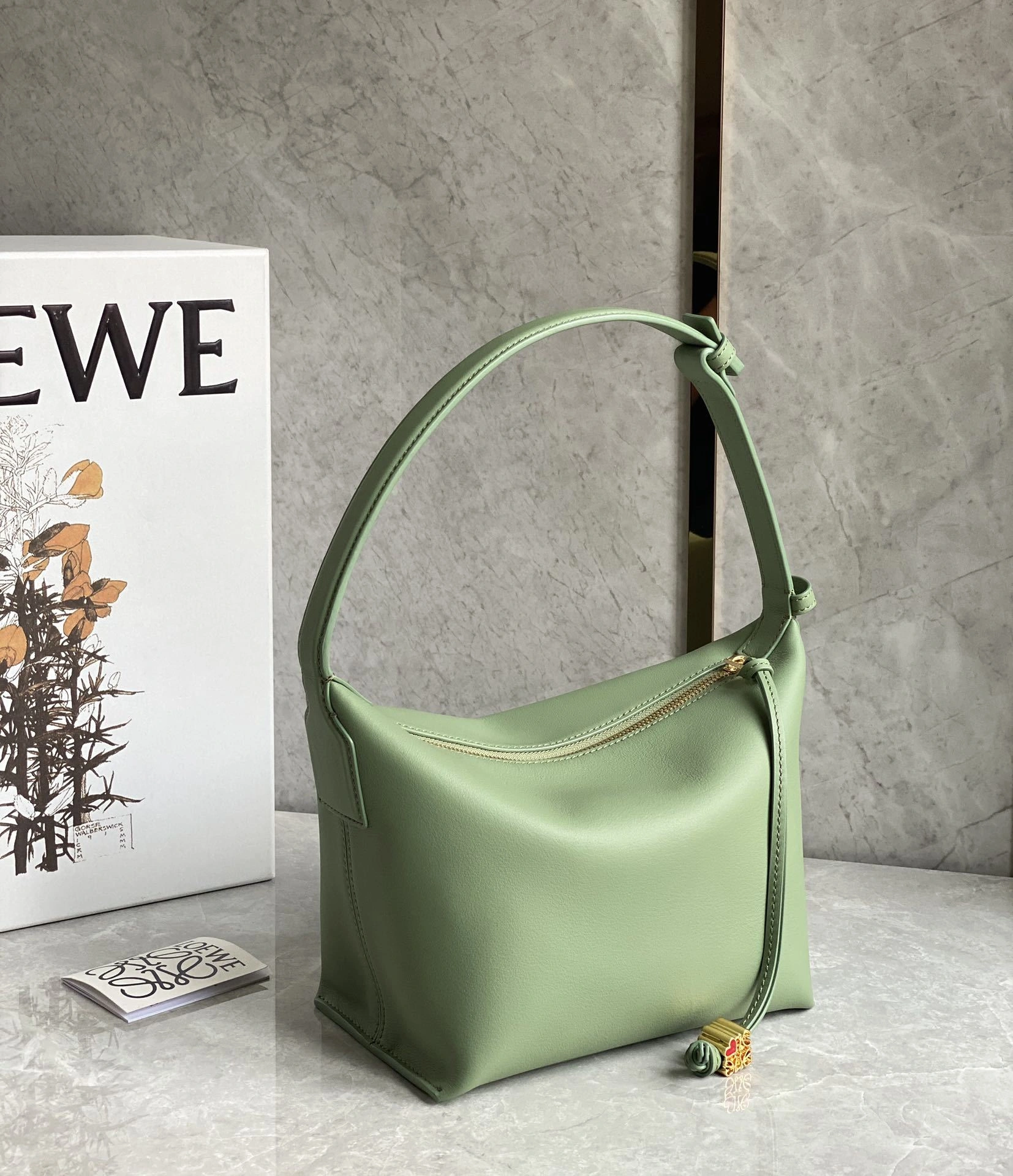 MOMO-- 8o5w5 A906K75X20-6424 high quality version cowhide item:E-B000I1833