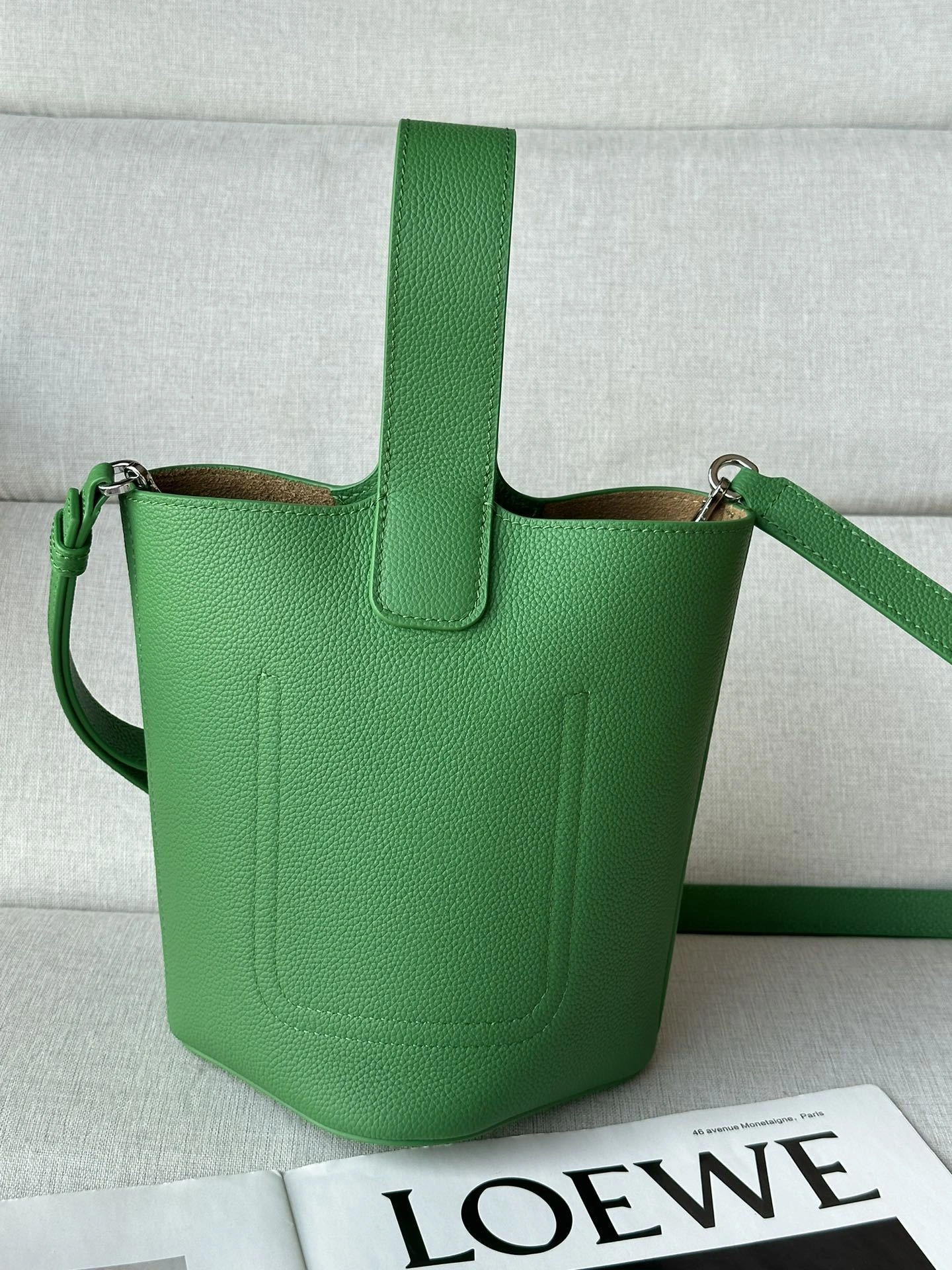 MOMO-- 8o5w5 AANBBBMX06-4748 high quality version Pebble Bucket item:E-B063E0436