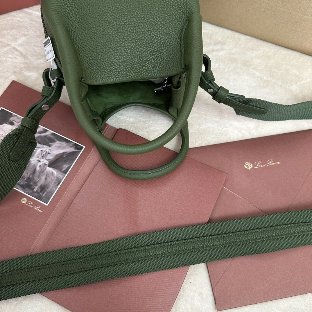MOMO-- 8oro Pi191 FAM7943-50OM Calfskin item:E-B000H2914H