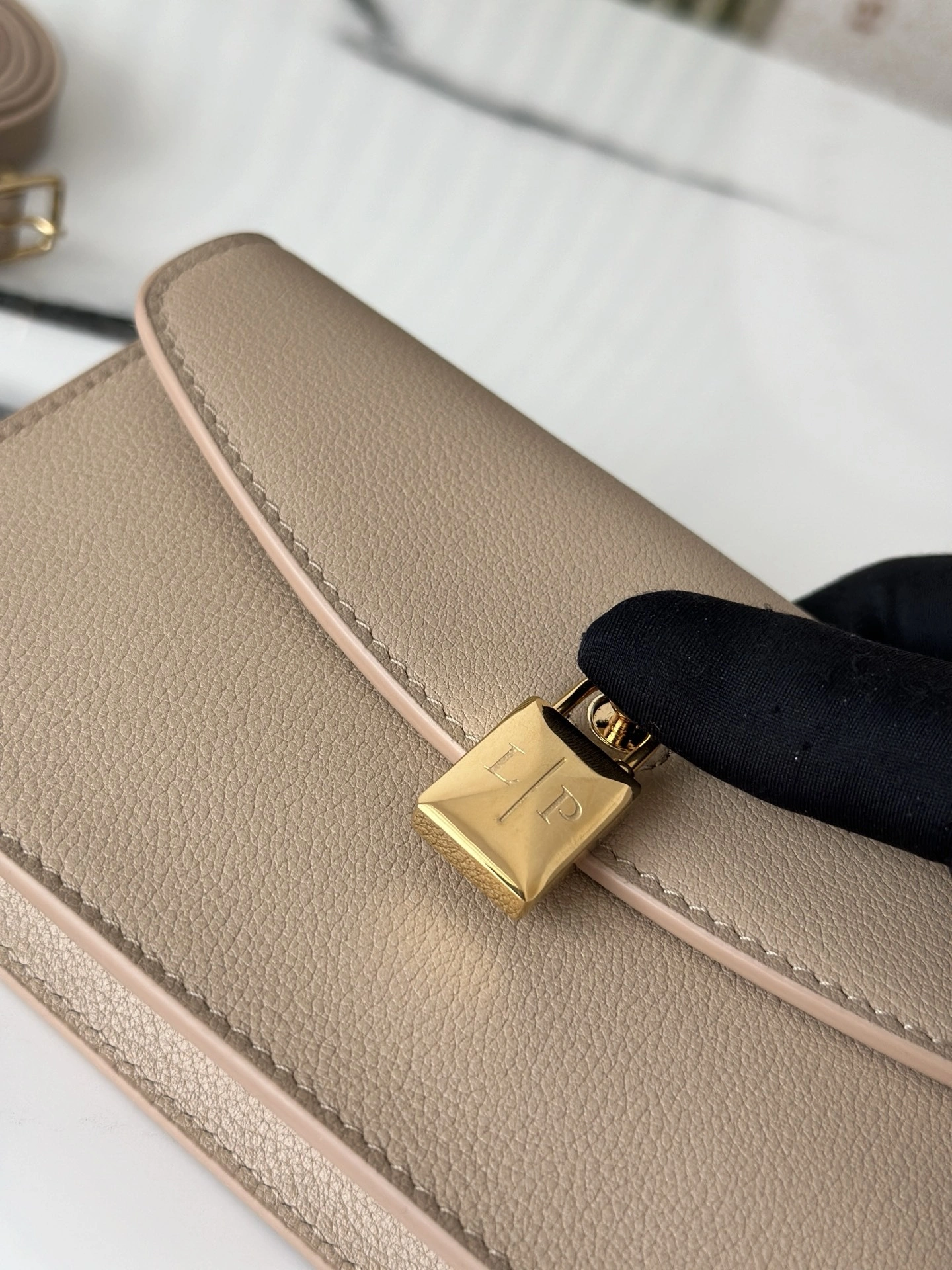 MOMO-- 8oro Pi191 FAP4833-D0Q7 Extra pochette ：48cm cowhide item:E-B000H2919H